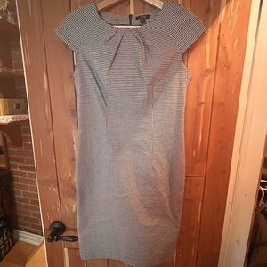 Houndstooth dress. Jacob, size 2. Fits all your curves perfectly. Like new!